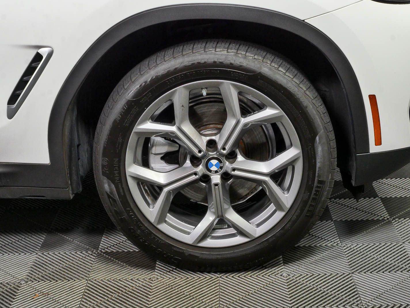 Used 2025 BMW X4 xDrive30i AWD/4WD image 6