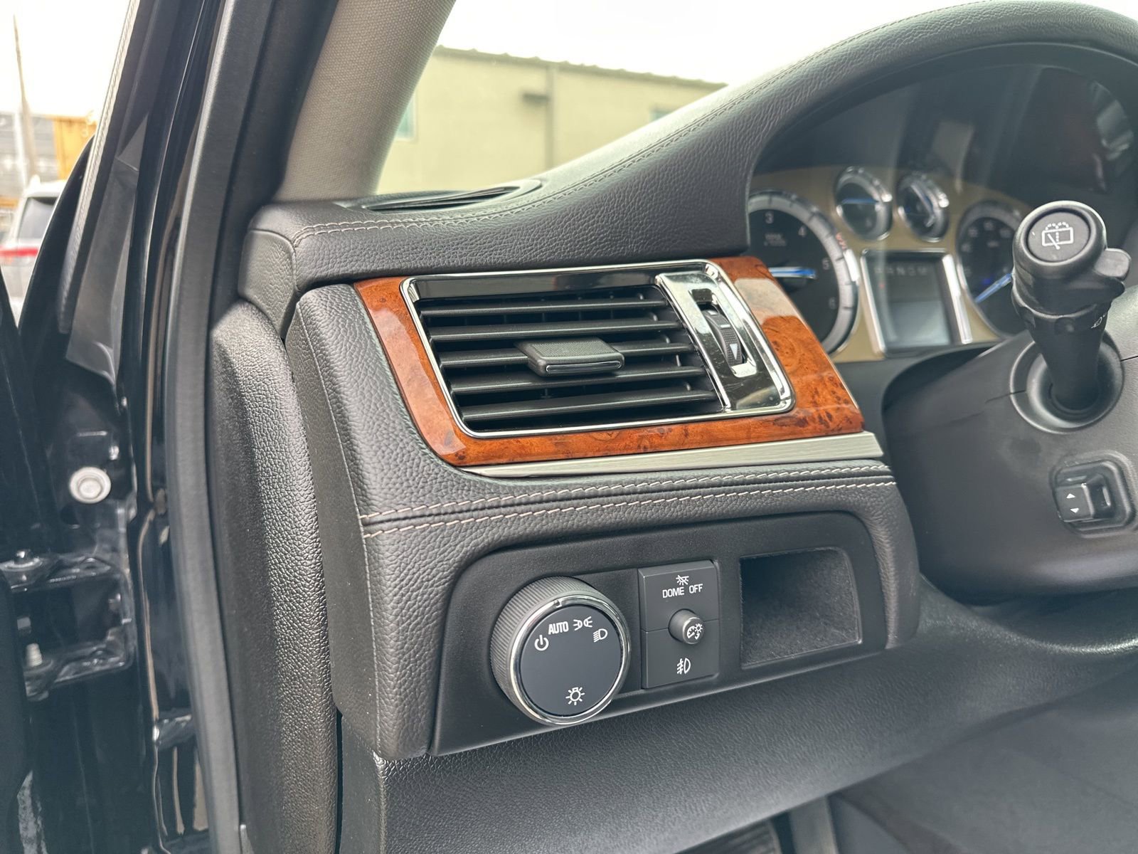 Used 2014 Cadillac Escalade ESV Platinum AWD/4WD image 18