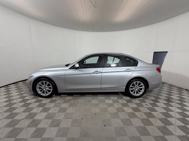 Used 2016 BMW 320i xDrive Sedan AWD/4WD image 4
