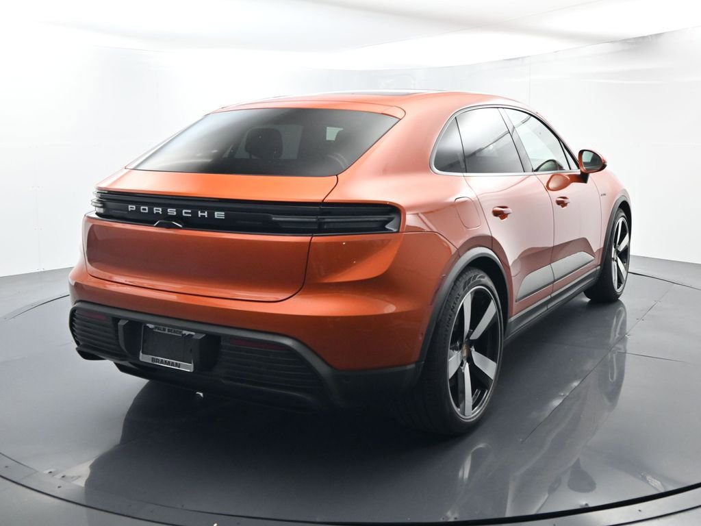 Certified 2025 Porsche Macan Electric image 14