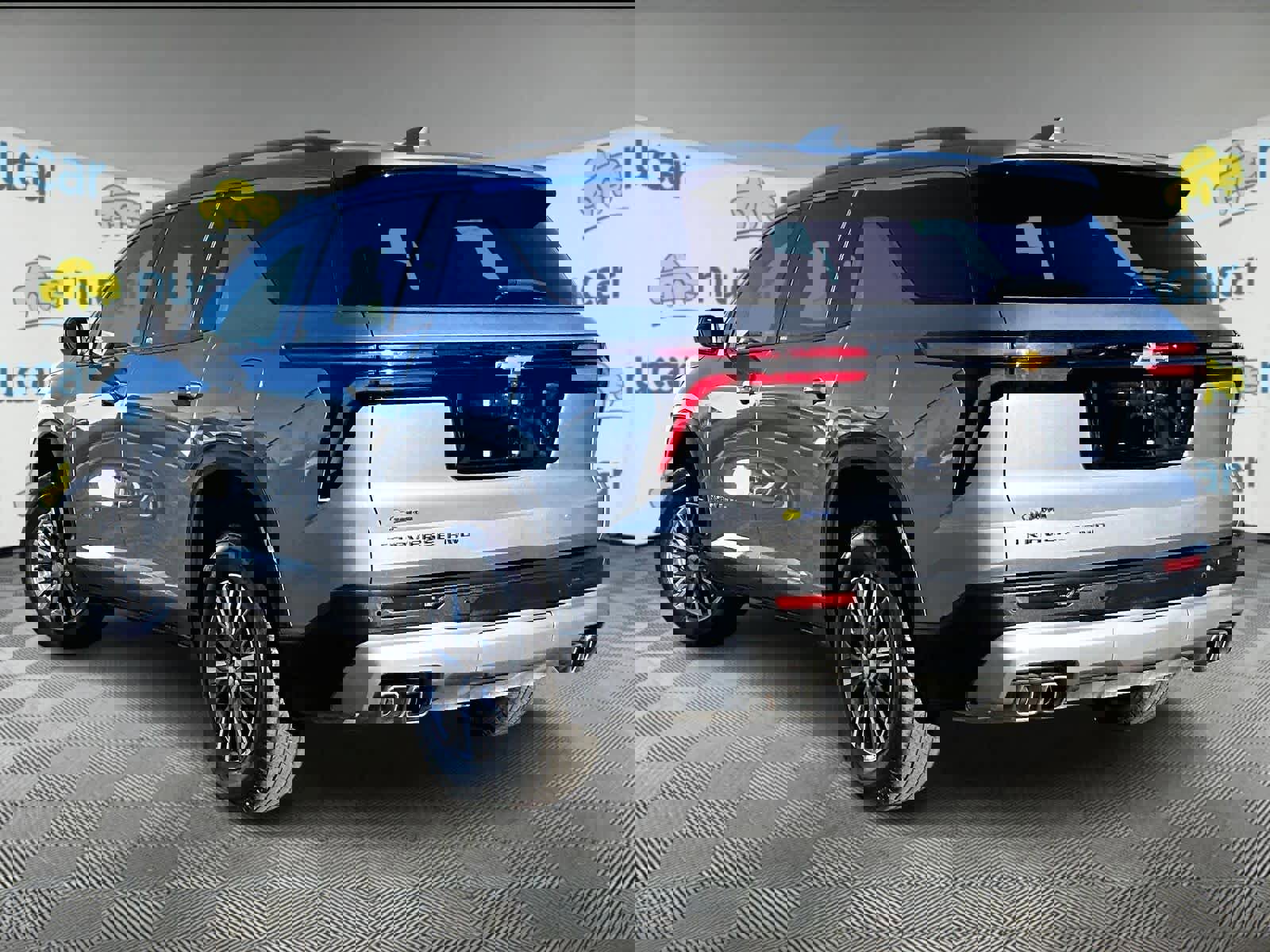 Used 2025 Chevrolet Traverse LT image 4