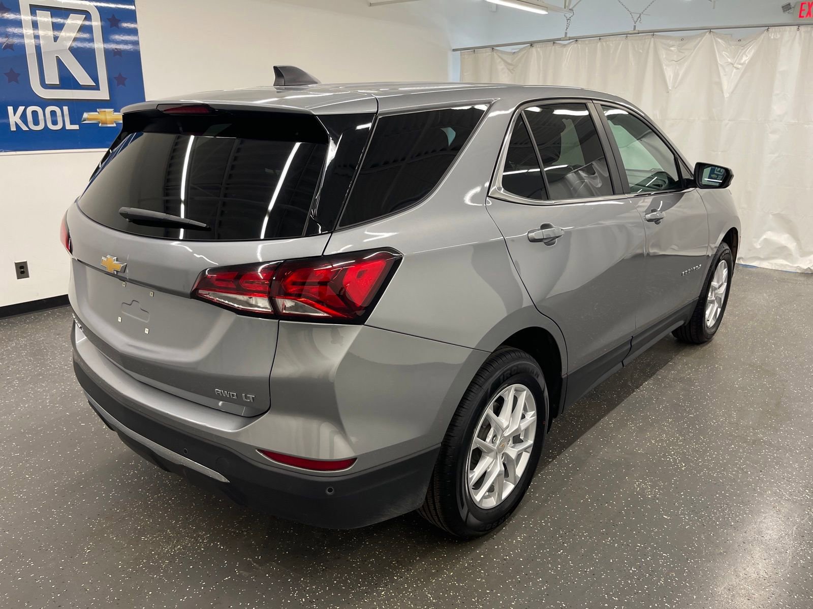 Used 2024 Chevrolet Equinox LT image 2