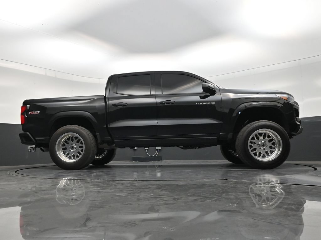 Used 2025 Chevrolet Colorado Z71 AWD/4WD image 25