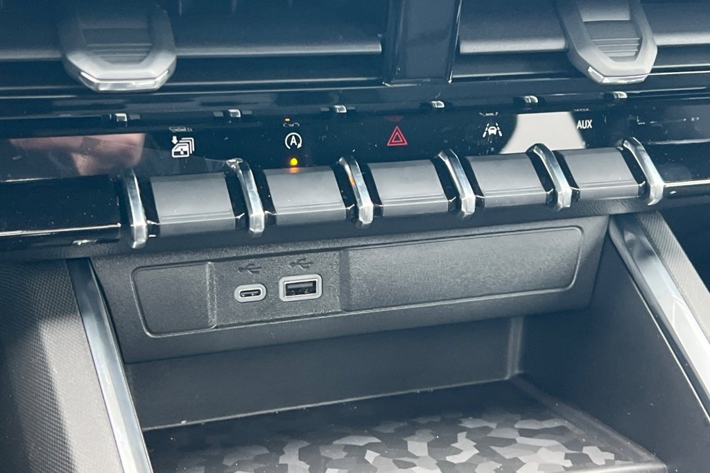 New 2026 GMC Canyon Elevation w/ Convenience Package image 16