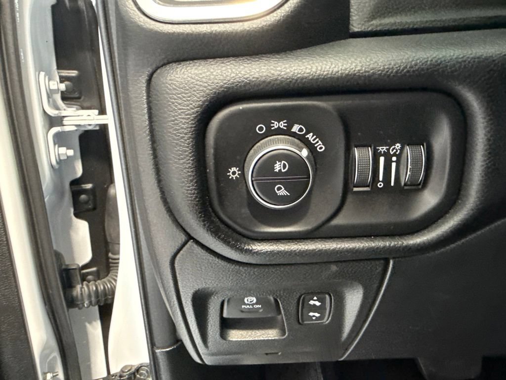 Used 2026 RAM 1500 Laramie AWD/4WD image 19