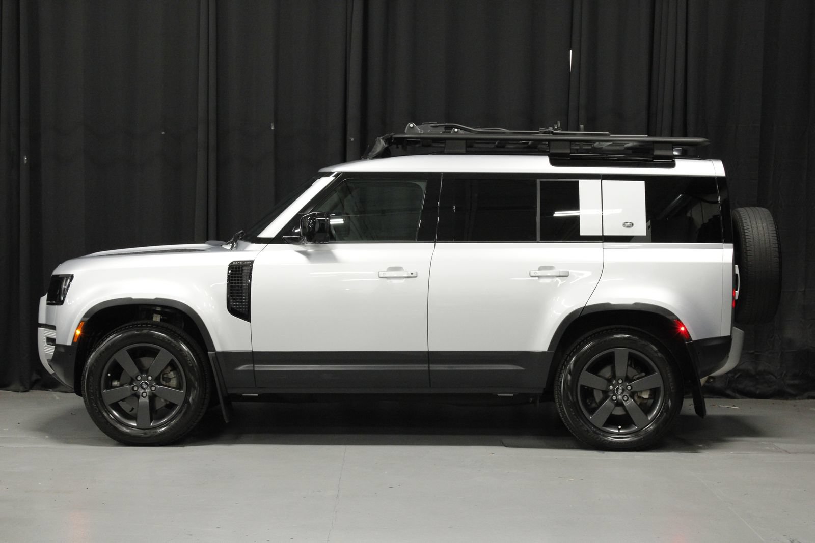 Used 2024 Land Rover Defender 110 S AWD/4WD image 2
