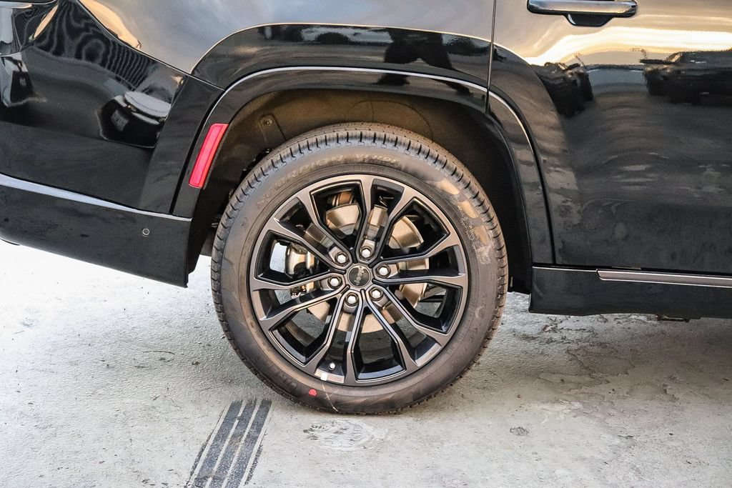 New 2026 Jeep Grand Wagoneer Summit AWD/4WD image 12