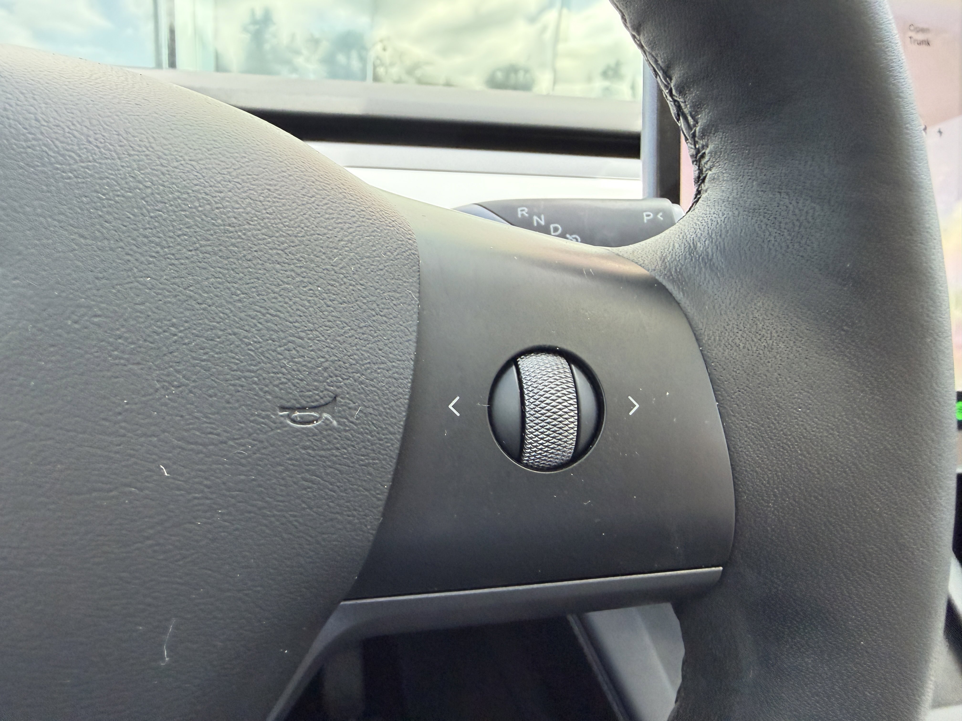 Used 2022 Tesla Model Y Long Range image 33