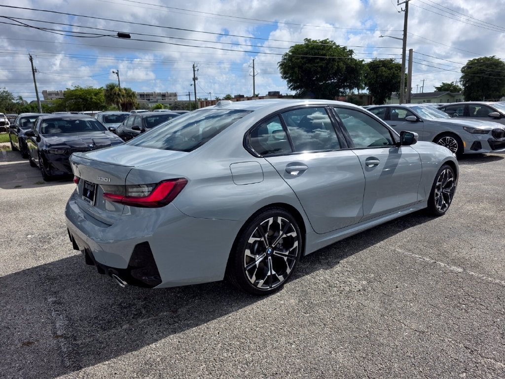 New 2026 BMW 330i Sedan w/ M Sport Package RWD image 4