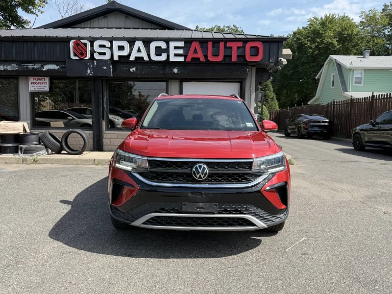 Used 2022 Volkswagen Taos SE AWD/4WD image 2