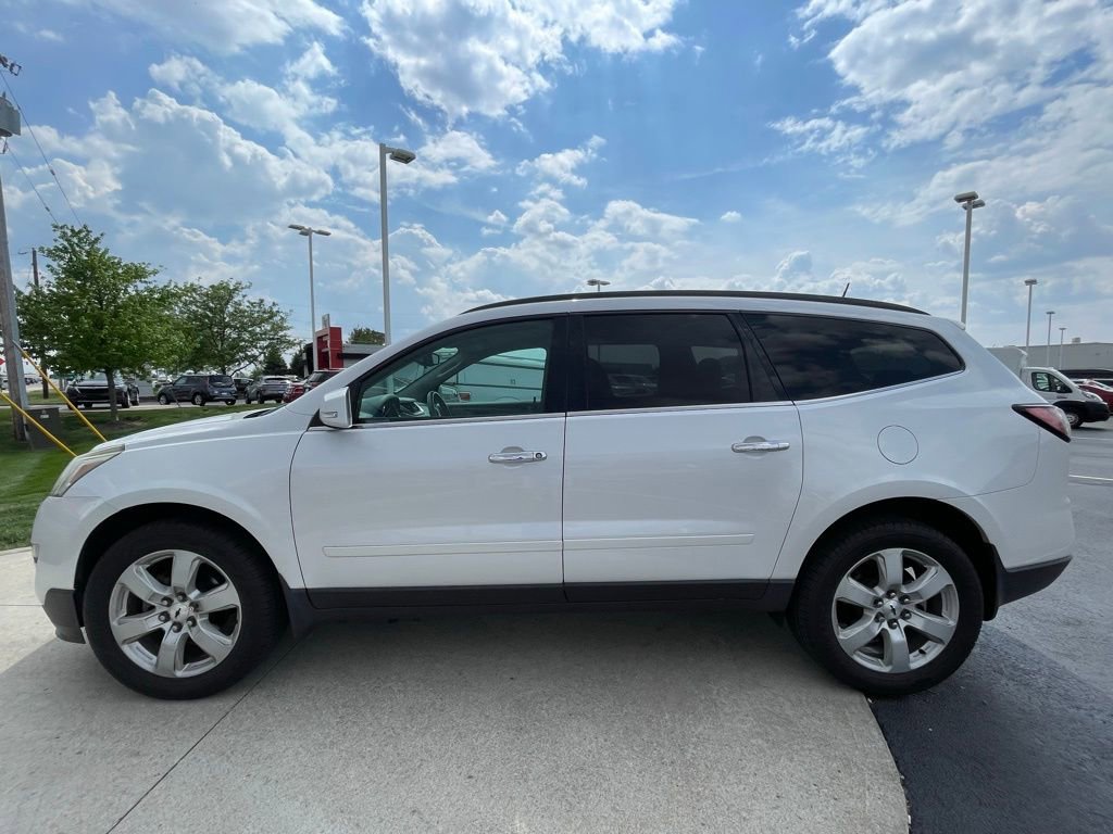 Used 2016 Chevrolet Traverse LT w/ Style and Technology Package FWD image 4
