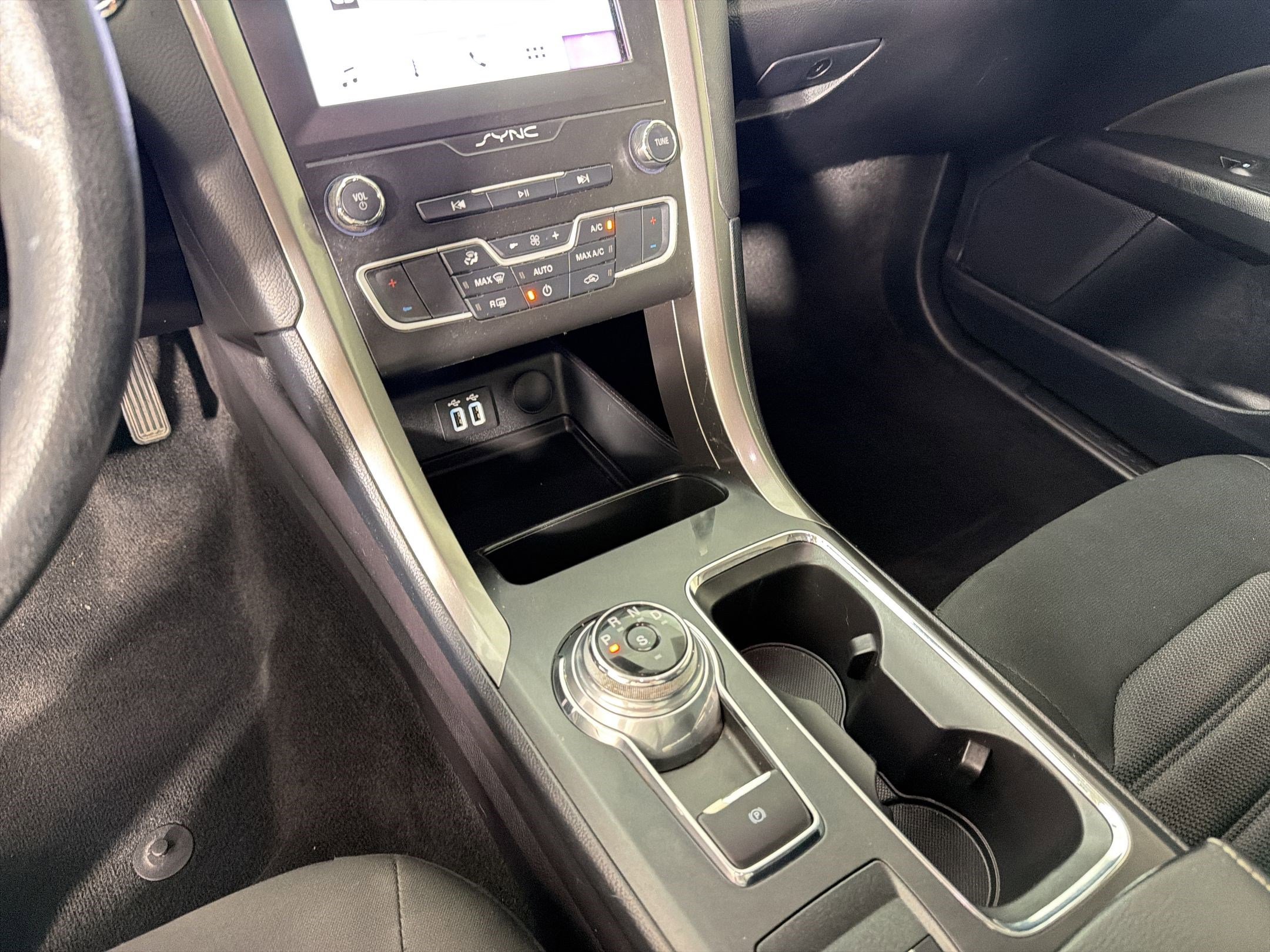 Used 2019 Ford Fusion SE image 24