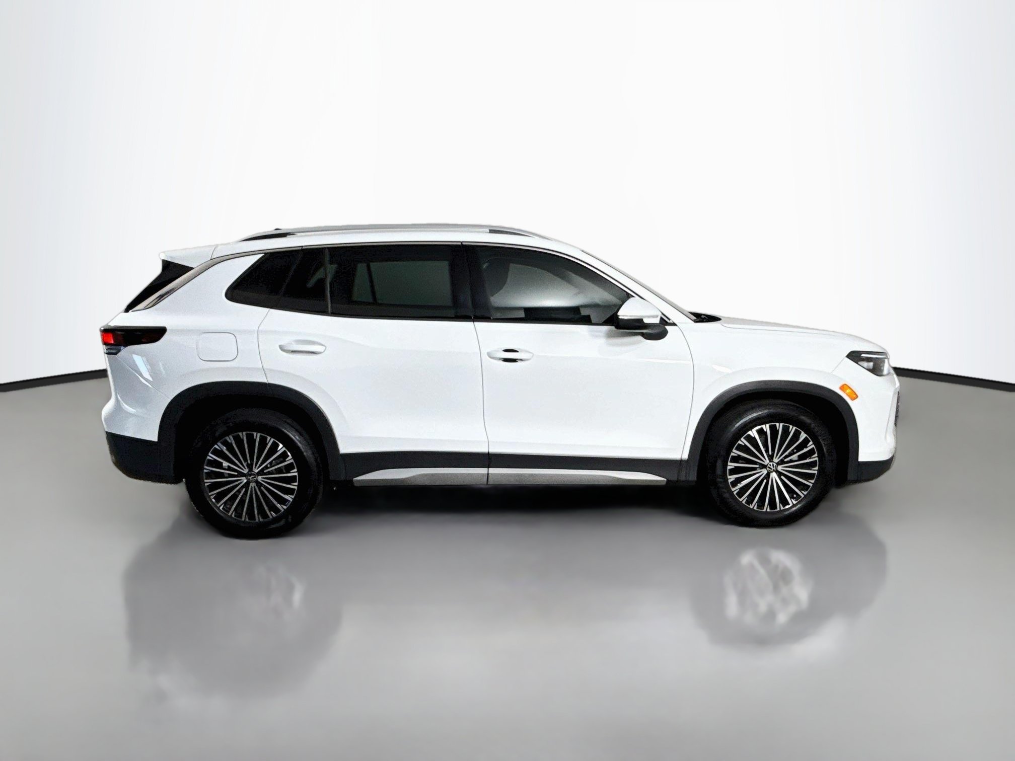 Used 2025 Volkswagen Tiguan S FWD image 11