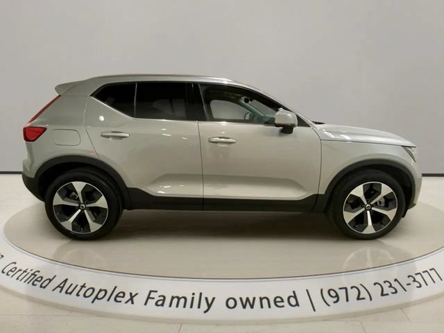 Used 2025 Volvo XC40 B5 Plus AWD/4WD image 6
