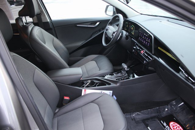 Used 2023 Kia Niro EX image 26