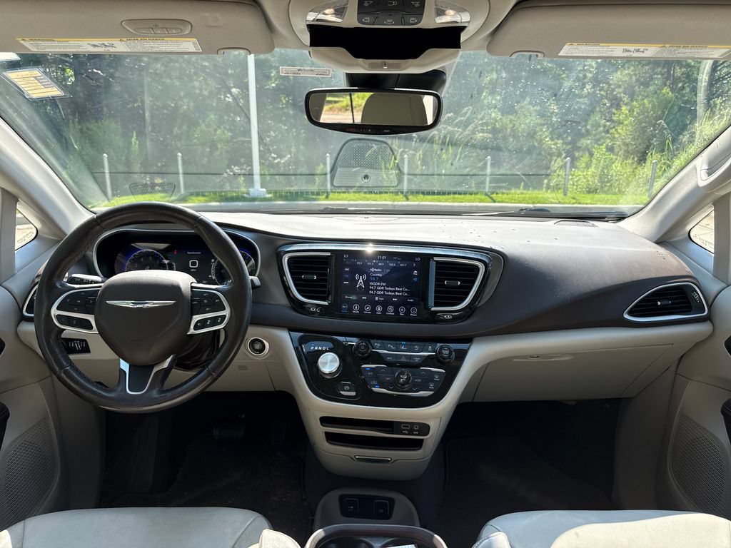Used 2019 Chrysler Pacifica Touring-L w/ Advanced Safetytec Group FWD image 16