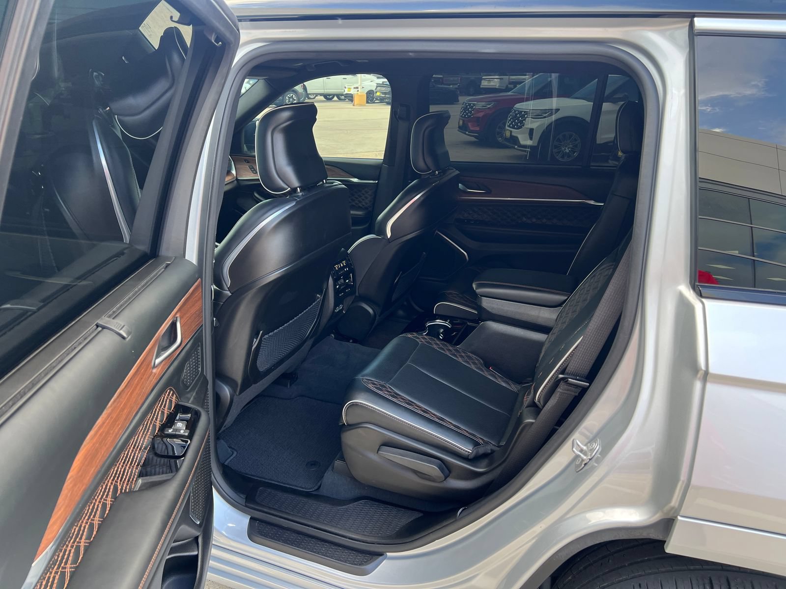 Used 2023 Jeep Grand Cherokee L Summit w/ Advanced Protech Group IV AWD/4WD image 10