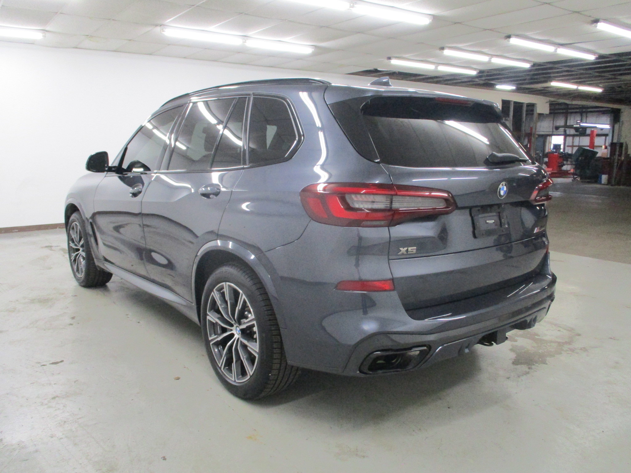 Used 2022 BMW X5 M50i w/ Executive Package AWD/4WD image 4