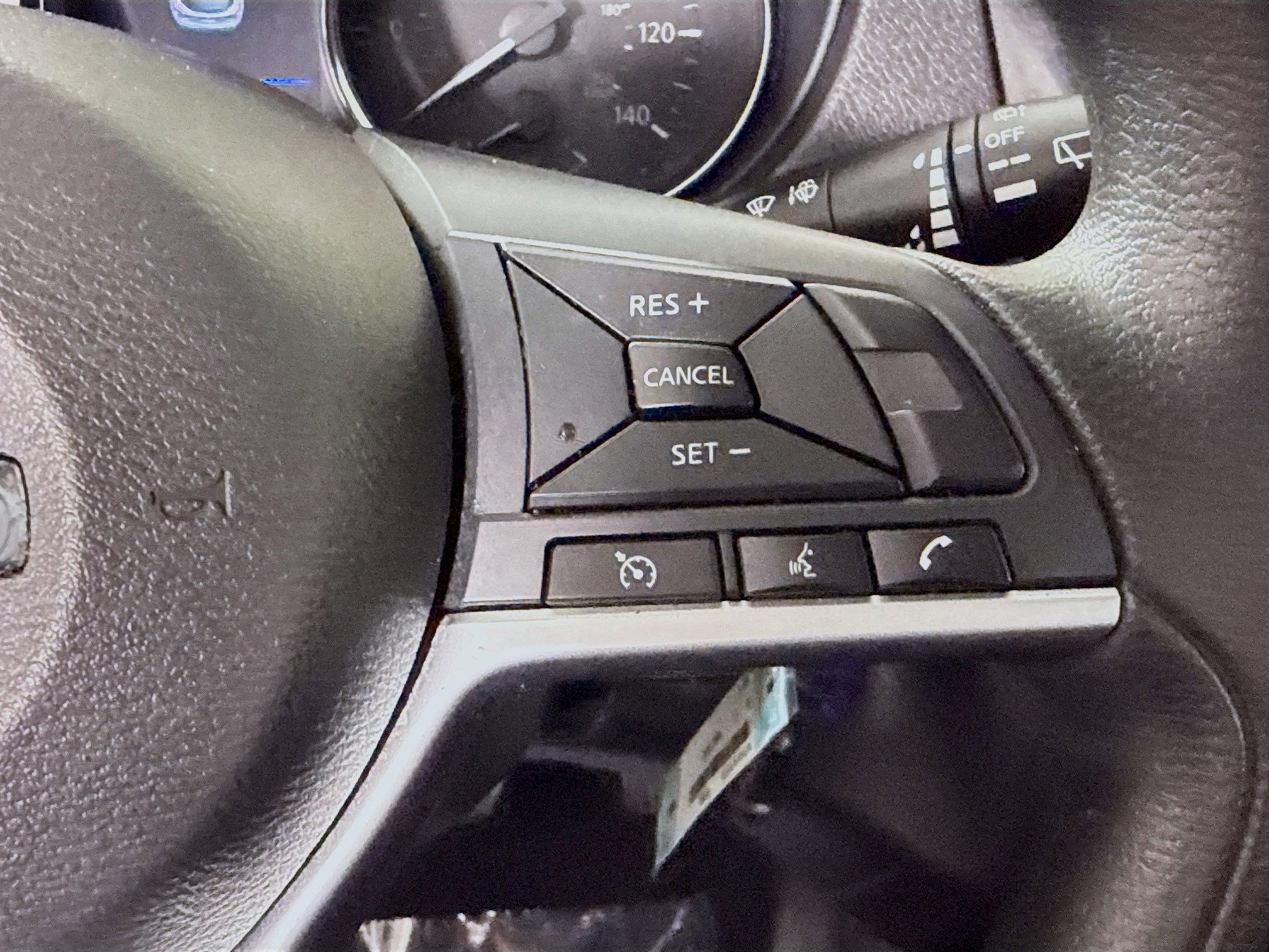 Used 2020 Nissan Rogue Sport S image 15