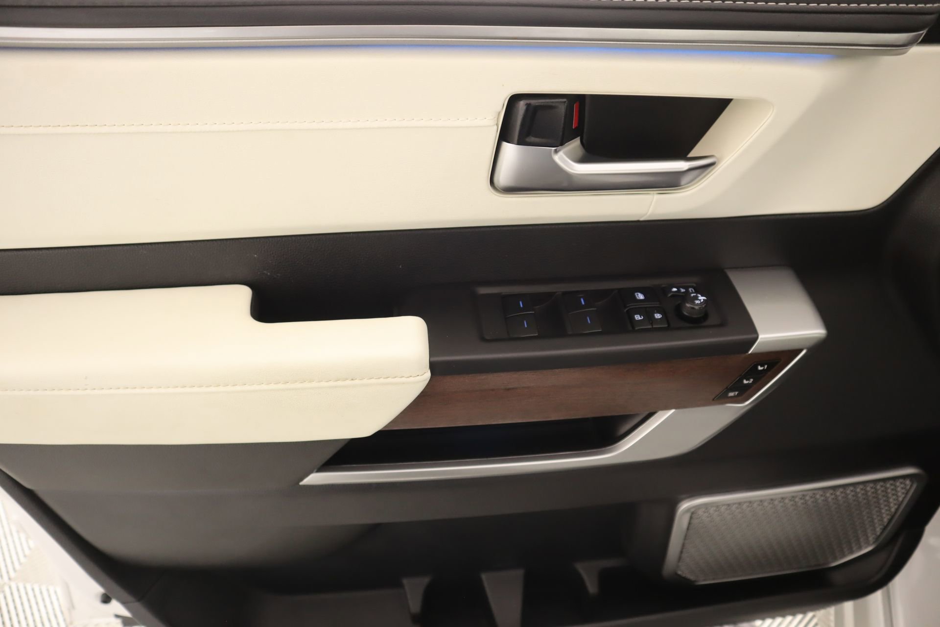 Used 2022 Toyota Tundra Capstone AWD/4WD image 16