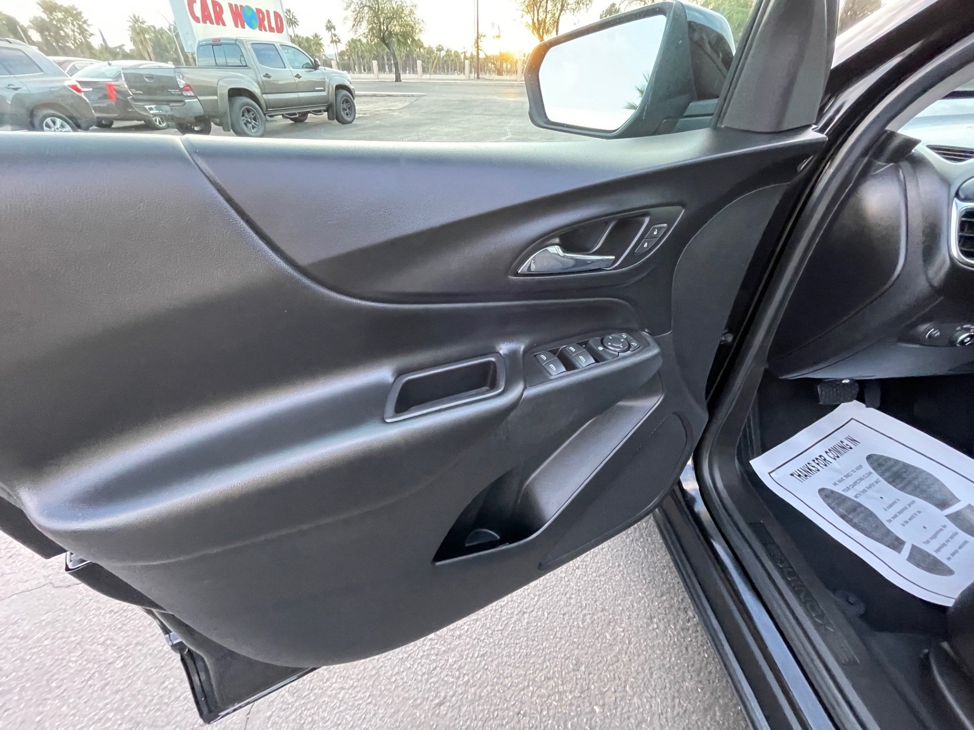 Used 2018 Chevrolet Equinox LT FWD image 13