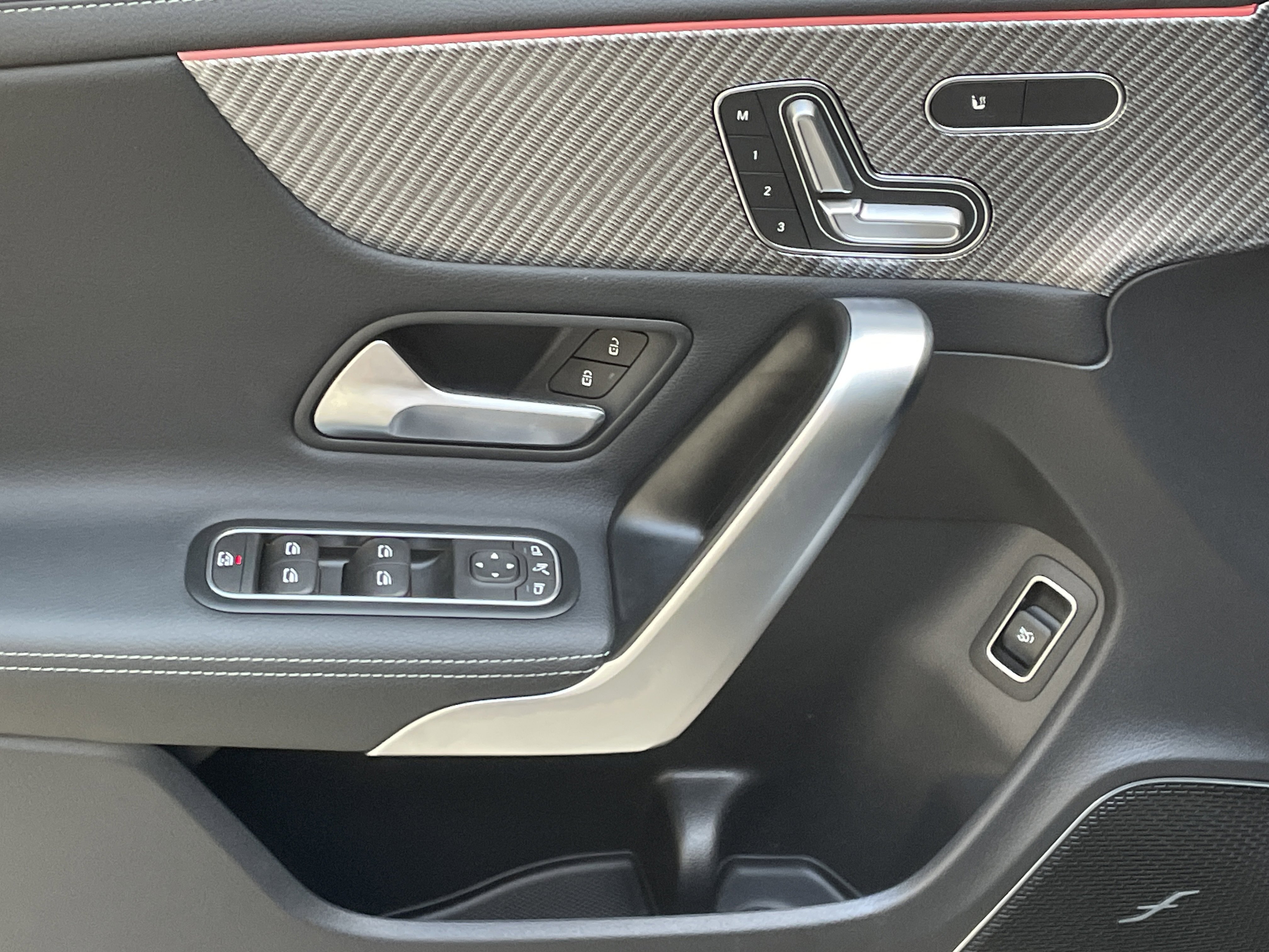 Used 2025 Mercedes-Benz CLA 250 4MATIC w/ Exclusive Package image 16