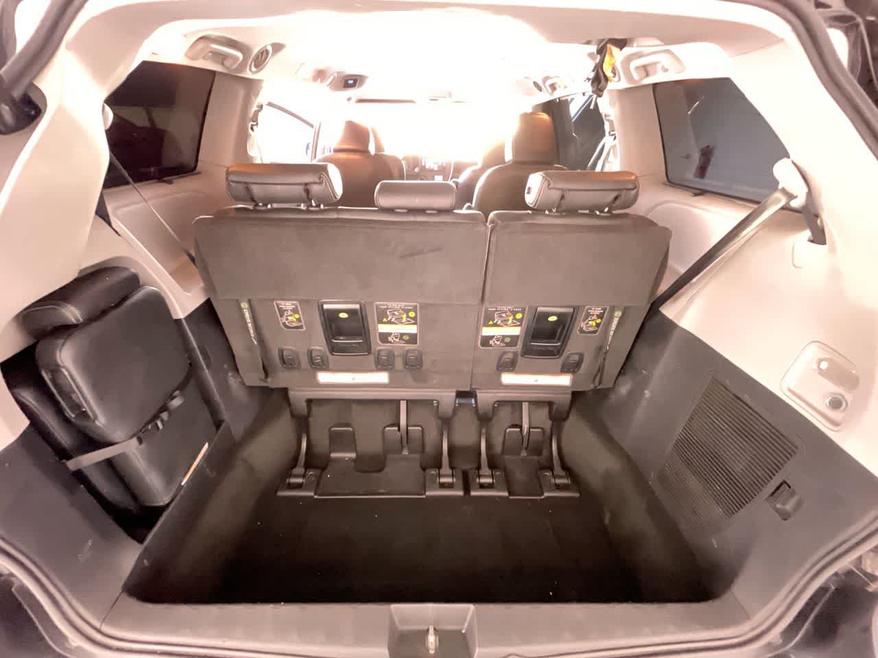 Used 2015 Toyota Sienna SE FWD image 23