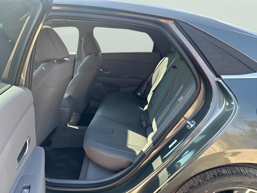 Used 2025 Hyundai Elantra SEL image 41