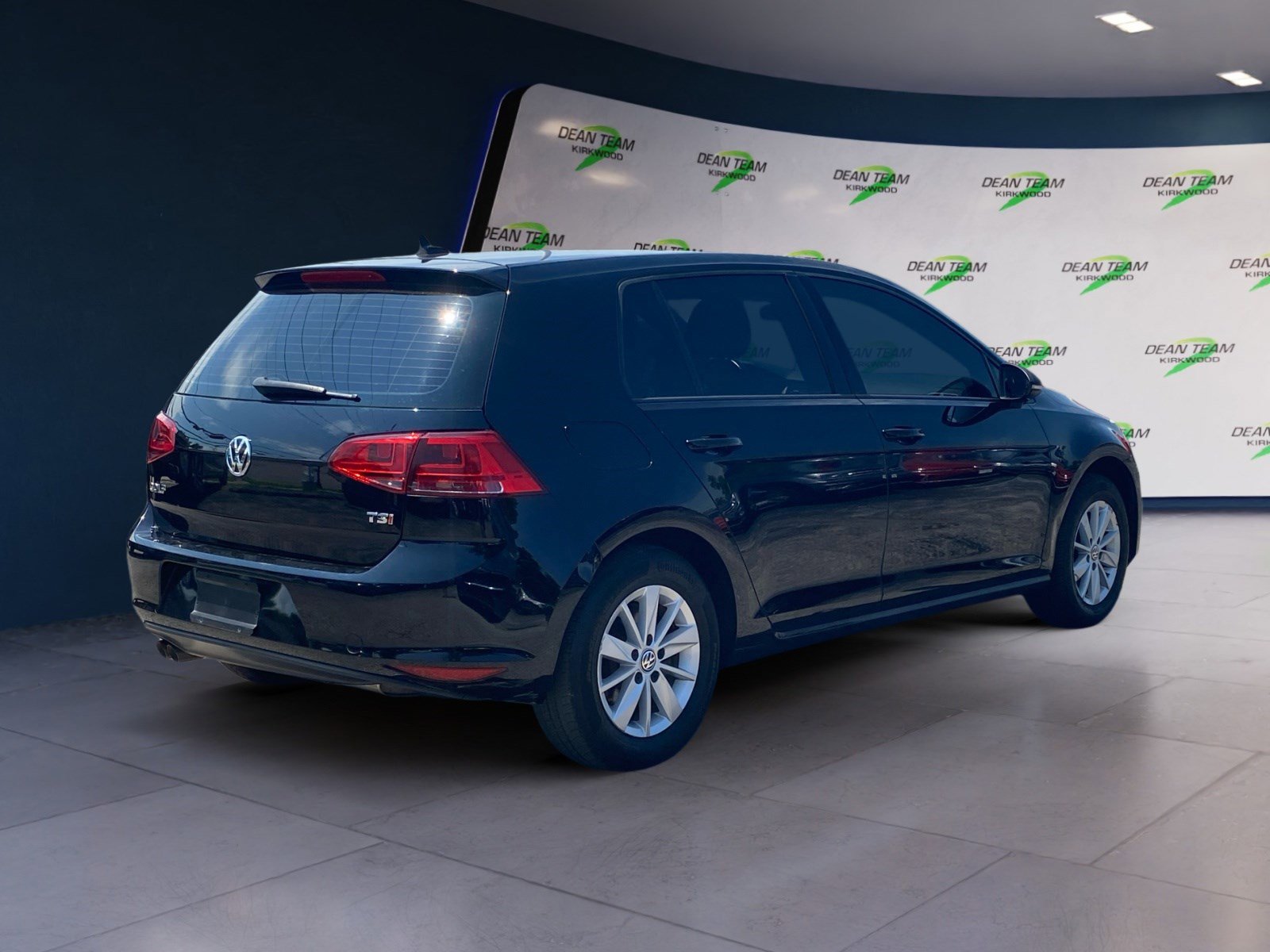 Used 2017 Volkswagen Golf S image 3