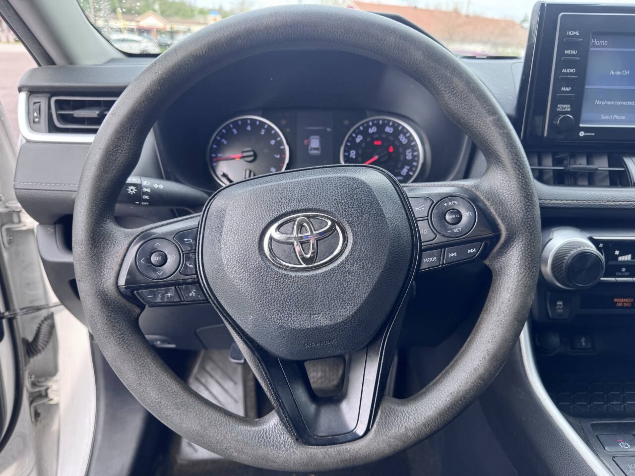Used 2020 Toyota RAV4 LE FWD image 22