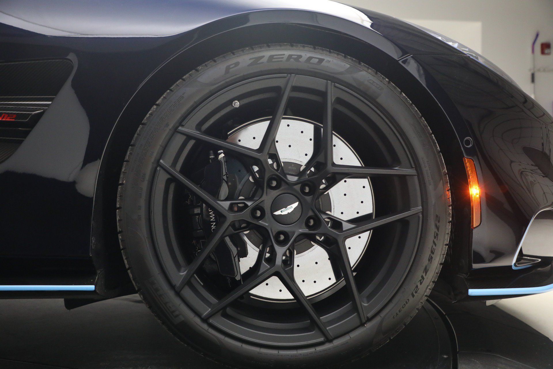 Used 2025 Aston Martin Vanquish RWD image 31