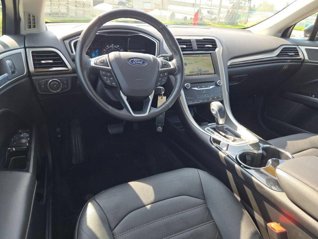 Used 2014 Ford Fusion SE w/ Equipment Group 202A FWD image 17