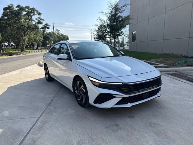 Used 2025 Hyundai Elantra SEL FWD image 6