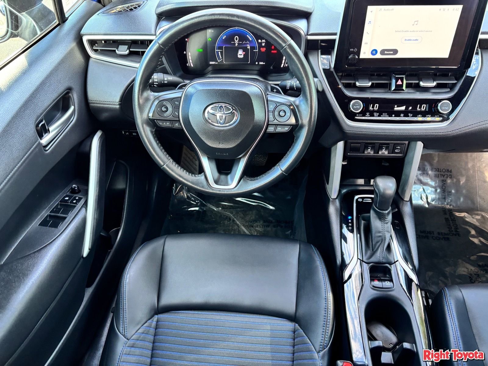 Used 2024 Toyota Corolla Cross AWD Hybrid w/ Convenience Package image 15