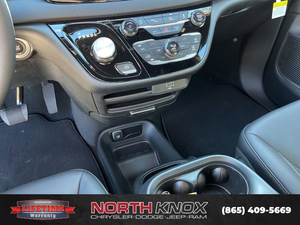New 2026 Chrysler Voyager LX FWD image 11