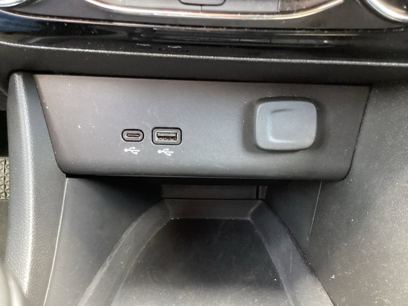 Used 2024 Buick Encore GX Sport Touring FWD image 22