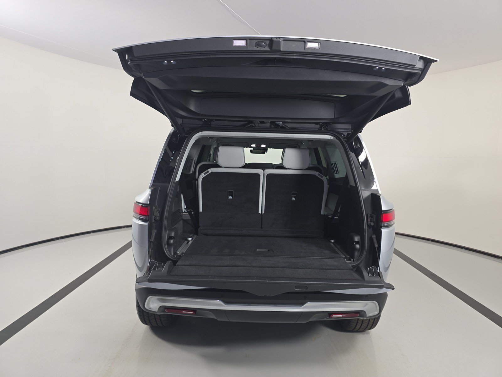 Used 2024 Rivian R1S Adventure AWD/4WD image 15