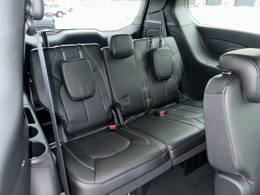 New 2026 Chrysler Pacifica Select image 23