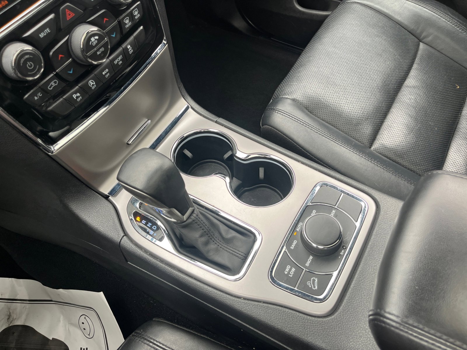 Used 2019 Jeep Grand Cherokee Limited w/ Luxury Group II image 24