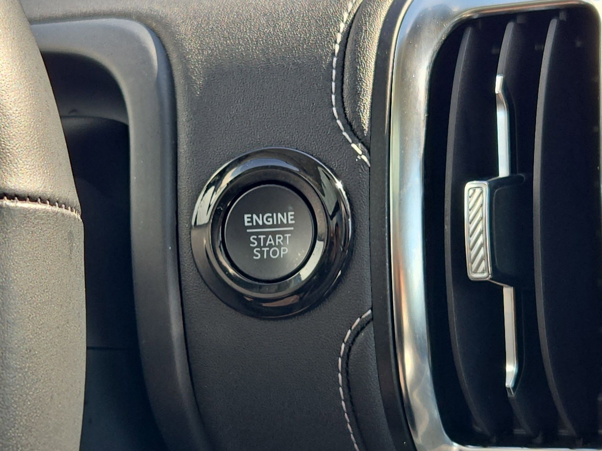 Used 2025 Ford Expedition Platinum image 21