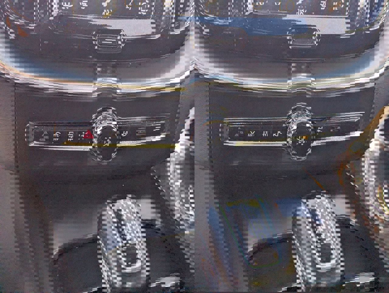 Used 2019 Volvo XC60 T5 Momentum w/ Premium Package image 26