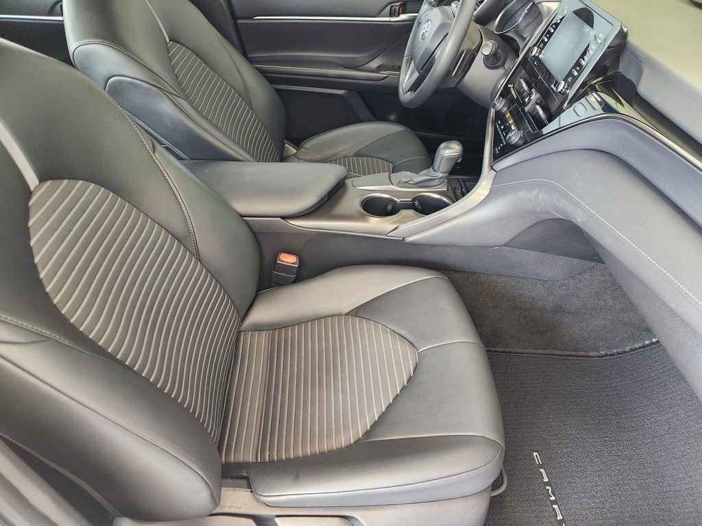 Used 2021 Toyota Camry SE w/ Convenience Package image 14