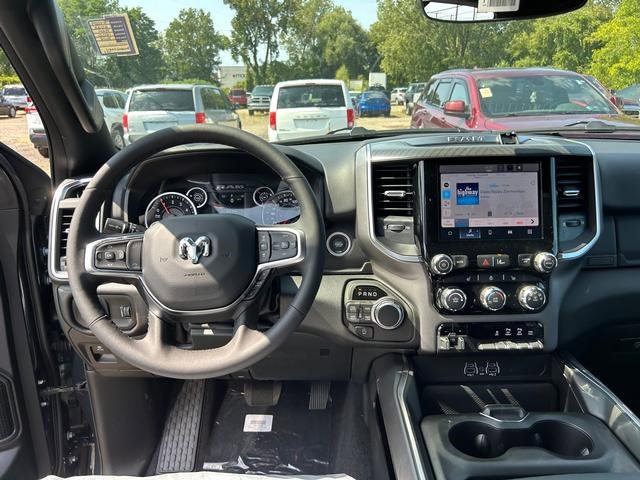 New 2025 RAM 1500 4x4 Crew Cab image 16