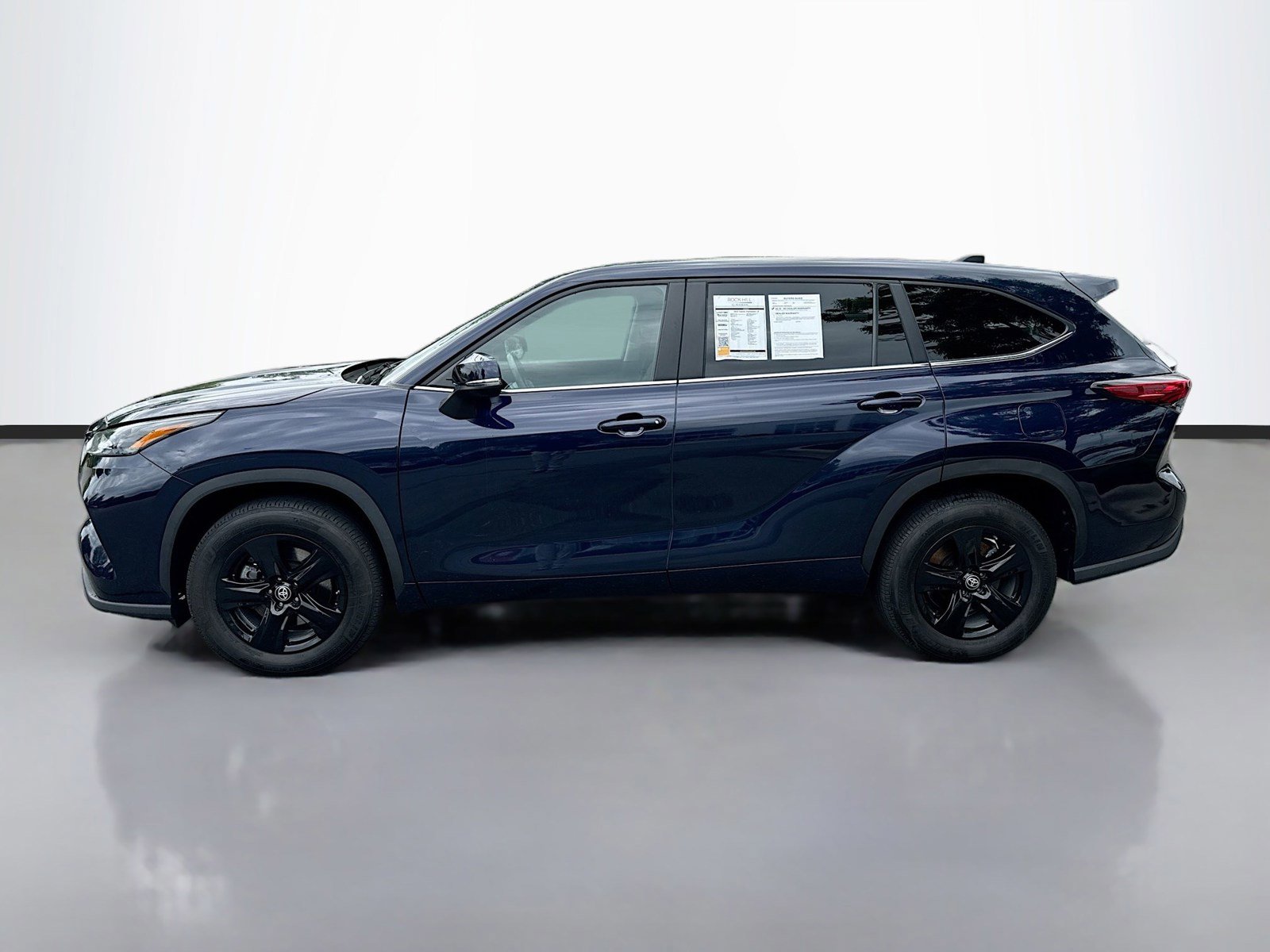Used 2023 Toyota Highlander LE FWD image 8