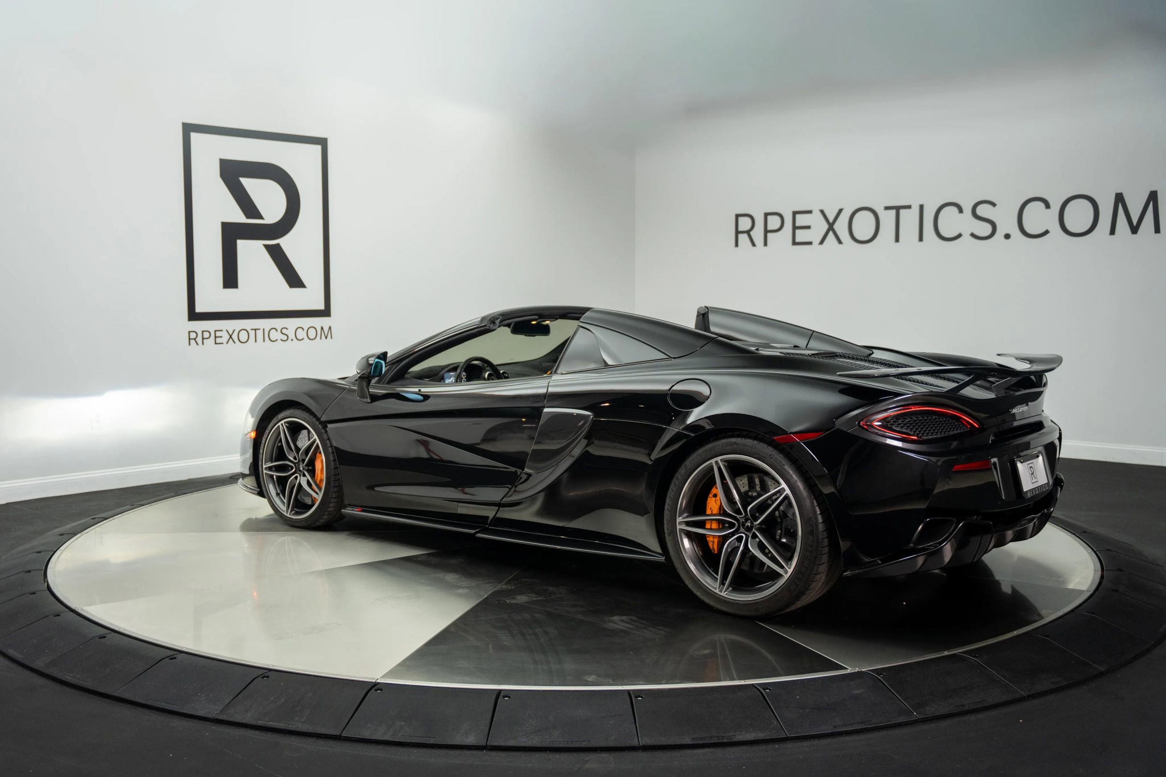 Used 2019 McLaren 570S Spider image 15