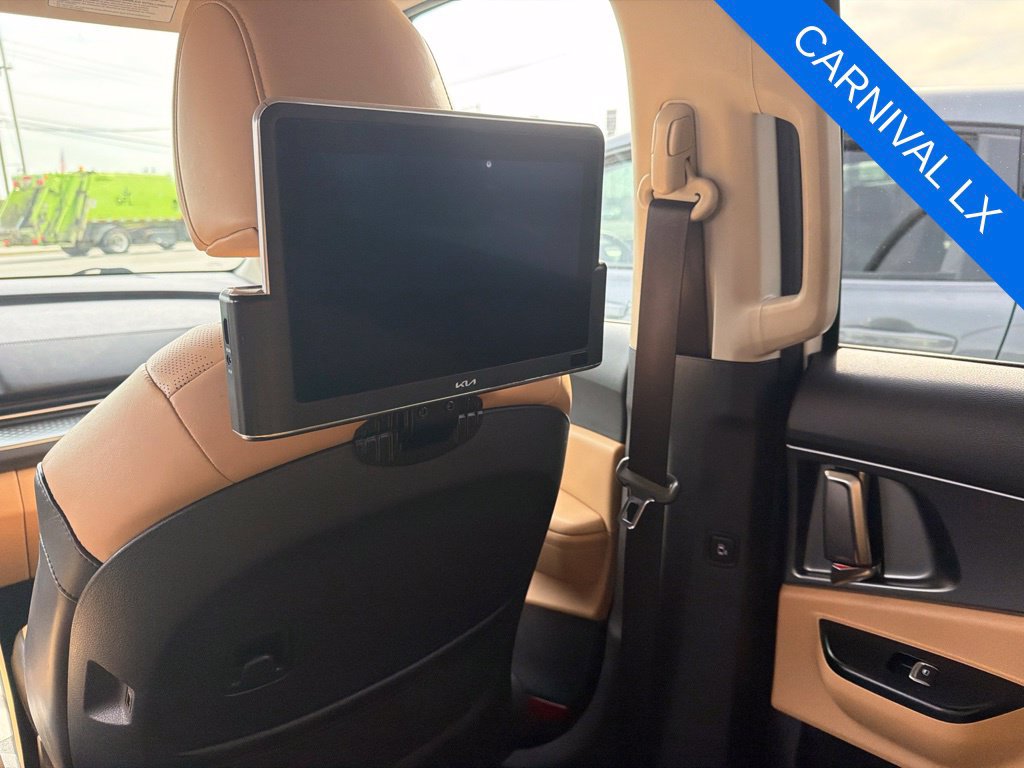 Used 2023 Kia Carnival LX FWD image 34