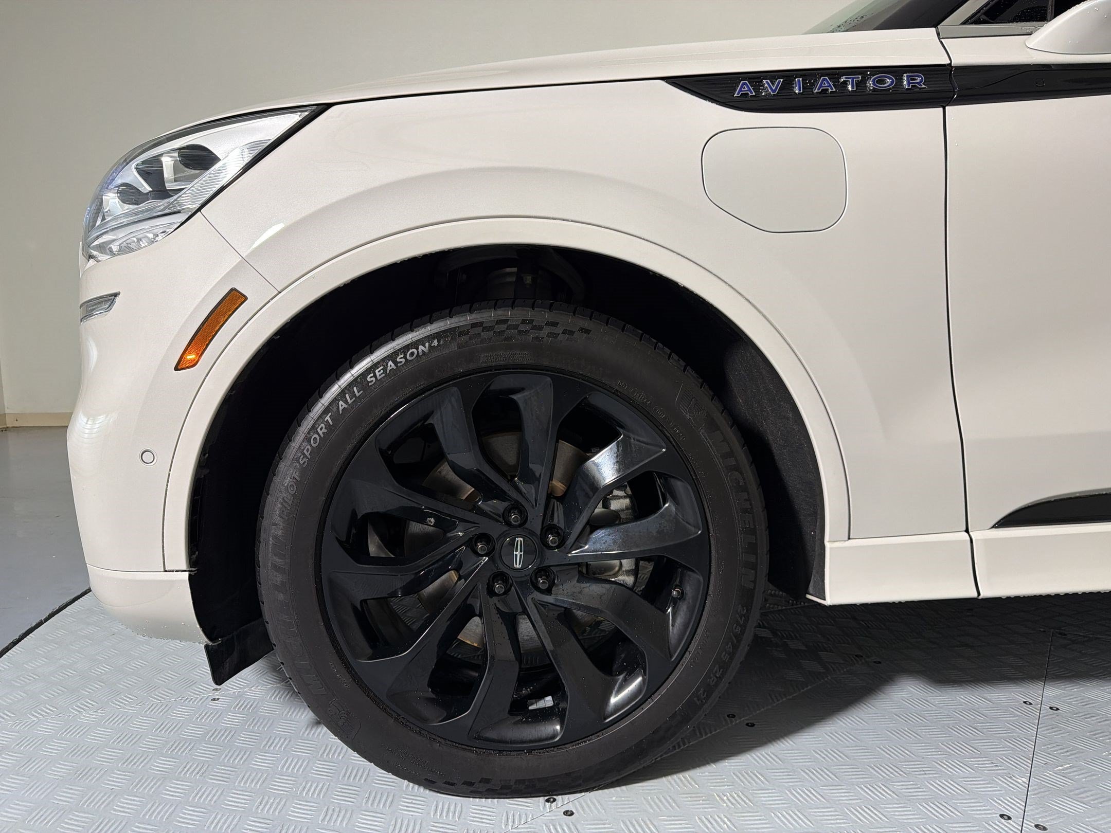Used 2022 Lincoln Aviator Grand Touring w/ Equipment Group 301A AWD/4WD image 11