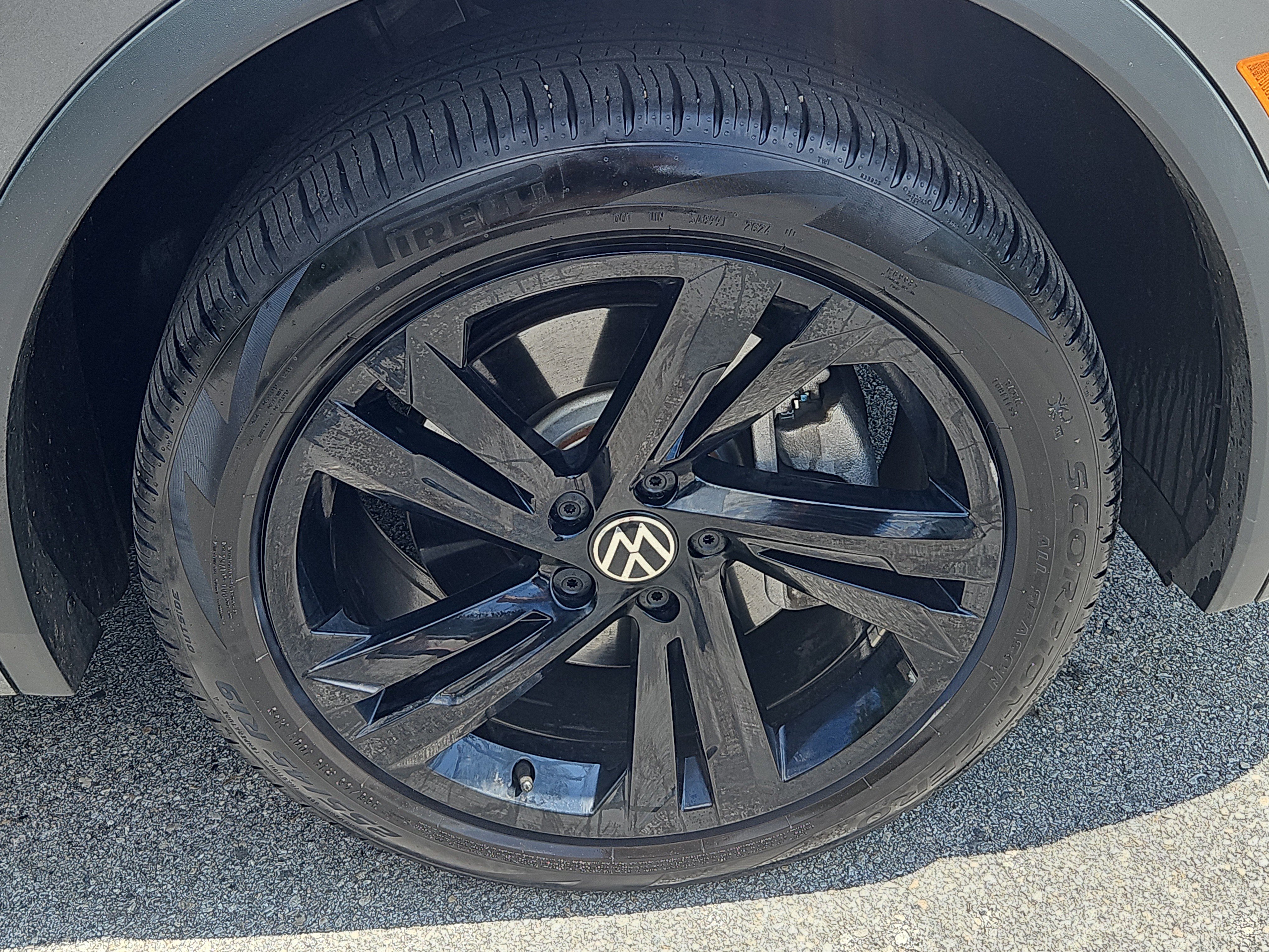 Certified 2024 Volkswagen Tiguan SE R-Line AWD/4WD image 31