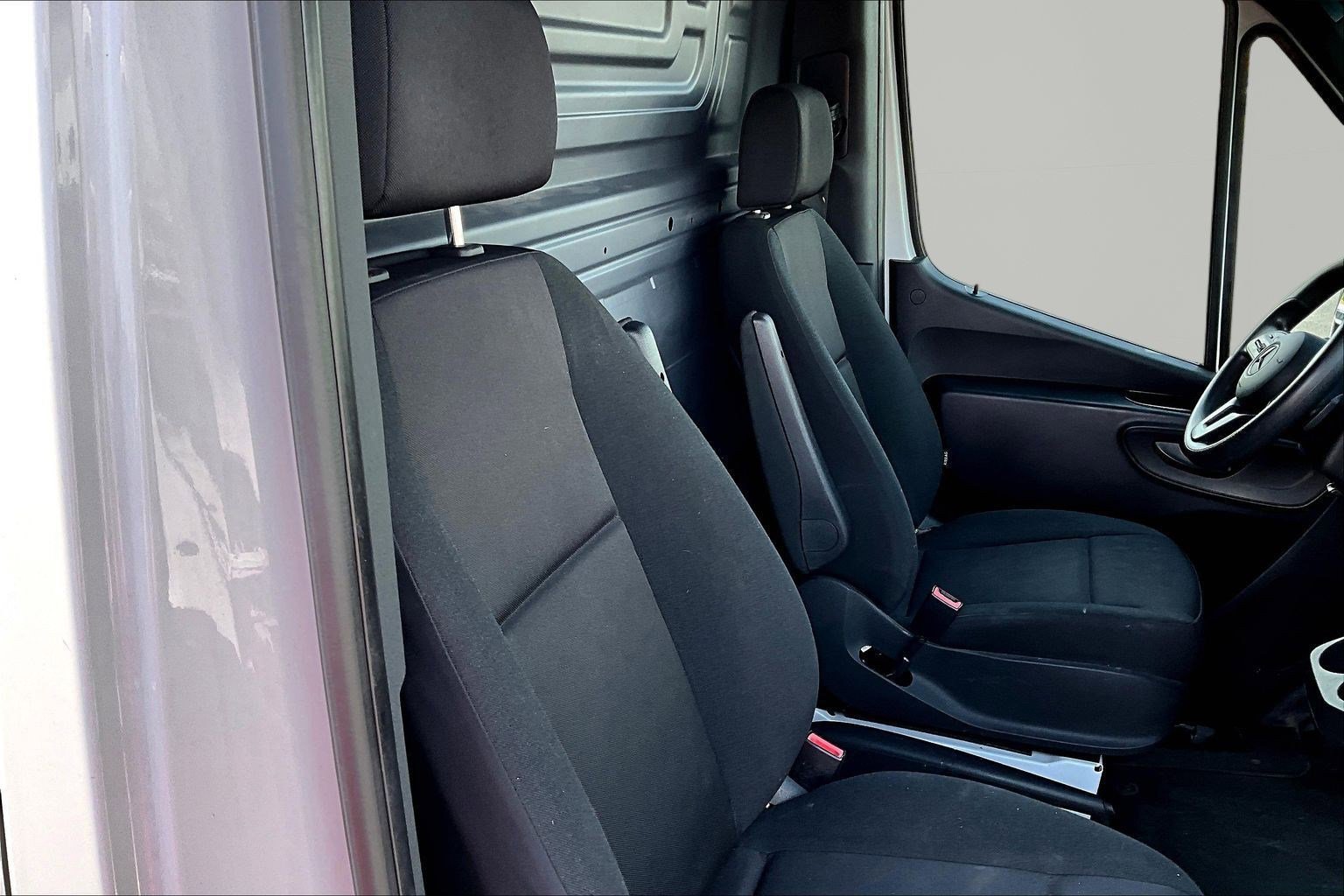 Used 2022 Mercedes-Benz Sprinter 2500 image 22