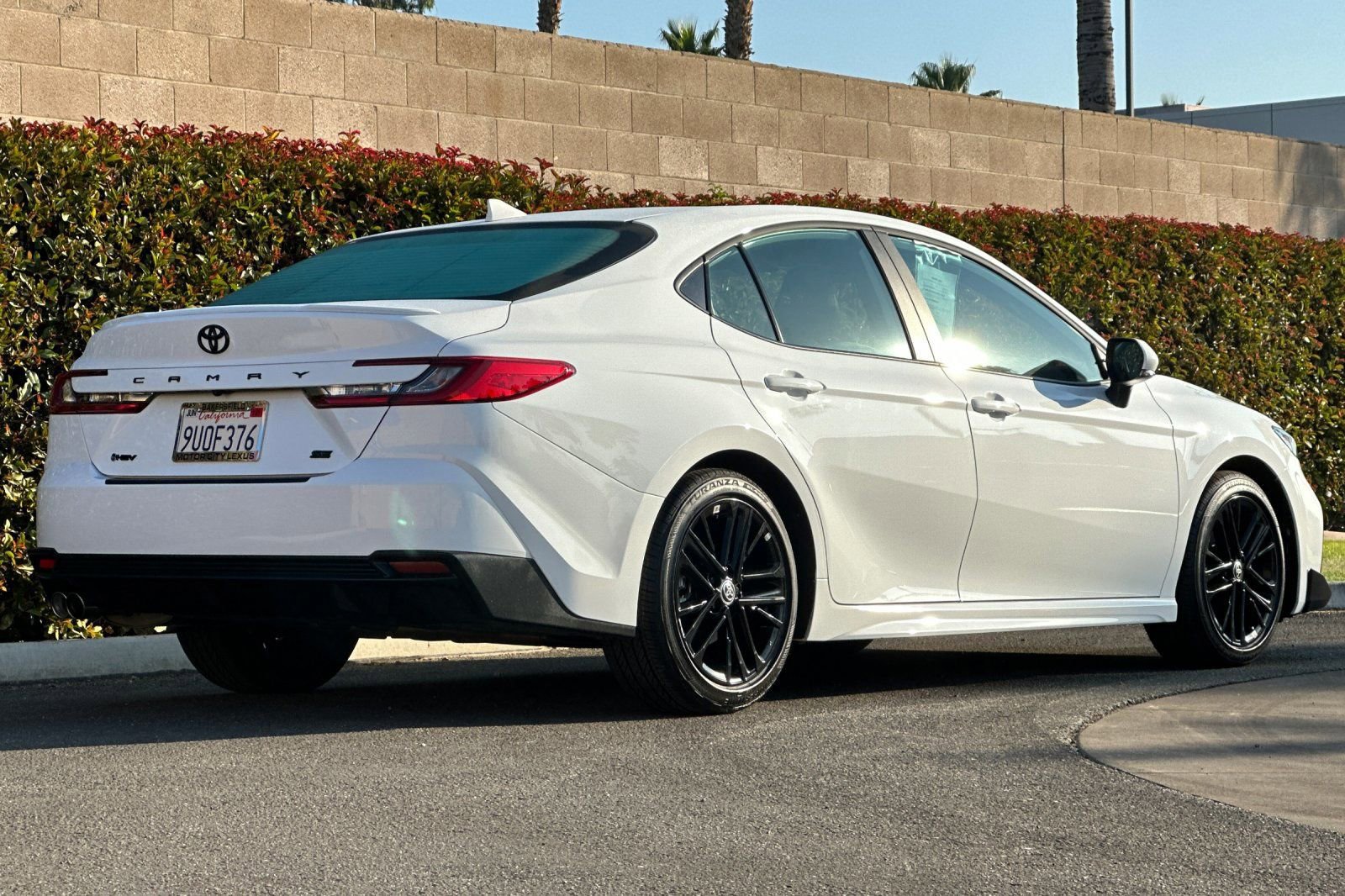 Used 2025 Toyota Camry SE image 4